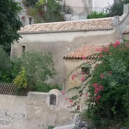 Bella Casa D'epoca In Splendido Borgo Siciliano