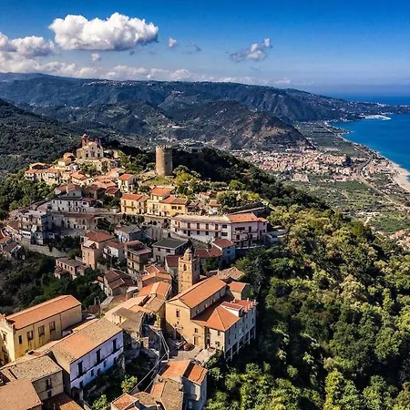 Bella Casa D'epoca In Splendido Borgo Siciliano * Piraino